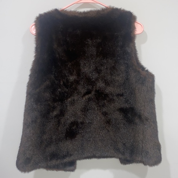 Women’s fur vest size medium - Picture 4 of 4